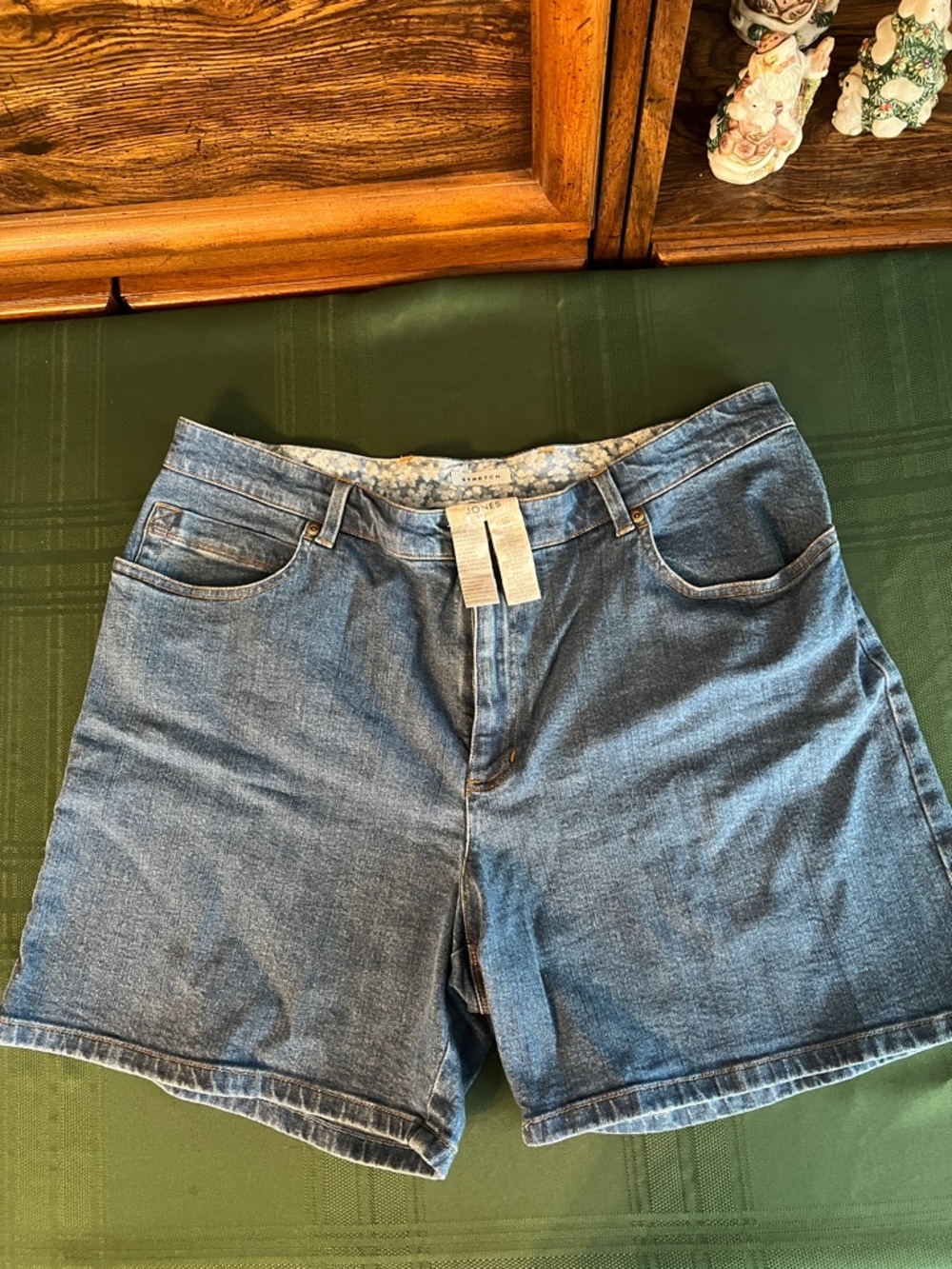 Jones New York Medium Blue Denim High-Rise Shorts